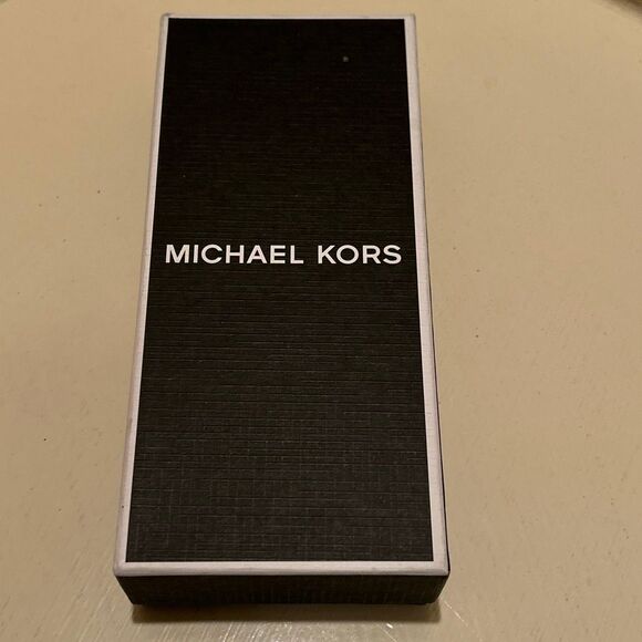 Michael Kors Signature Logo AirPod Case Blue Classic Logo Print Clip Lanyard NWT - Picture 3 of 8